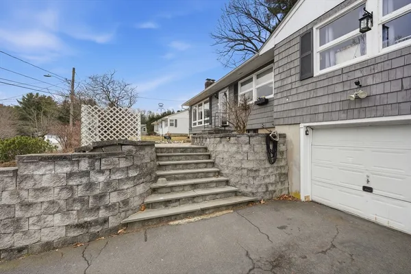 $375,000 | 11 Laurel Terrace, Westfield, MA 01085