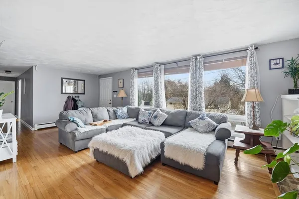 $375,000 | 11 Laurel Terrace, Westfield, MA 01085