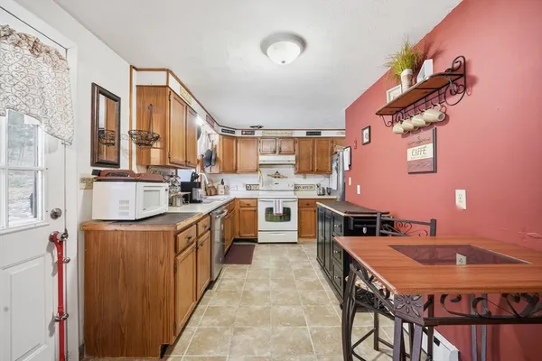 $375,000 | 11 Laurel Terrace, Westfield, MA 01085
