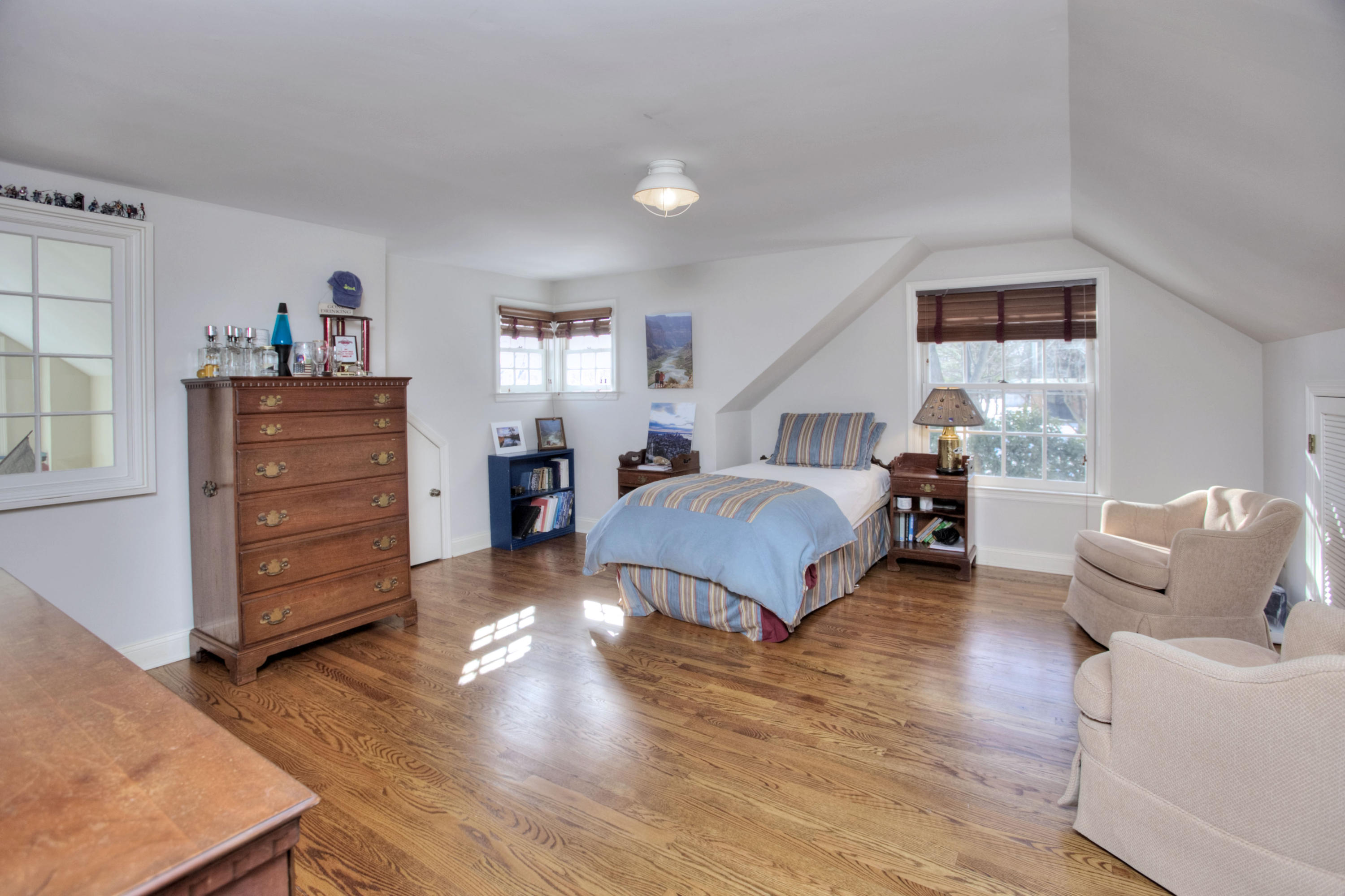 9 Seagate Road Darien, CT 06820 - Photo 21 of 32 a spacious bedroom with a bed and furniture