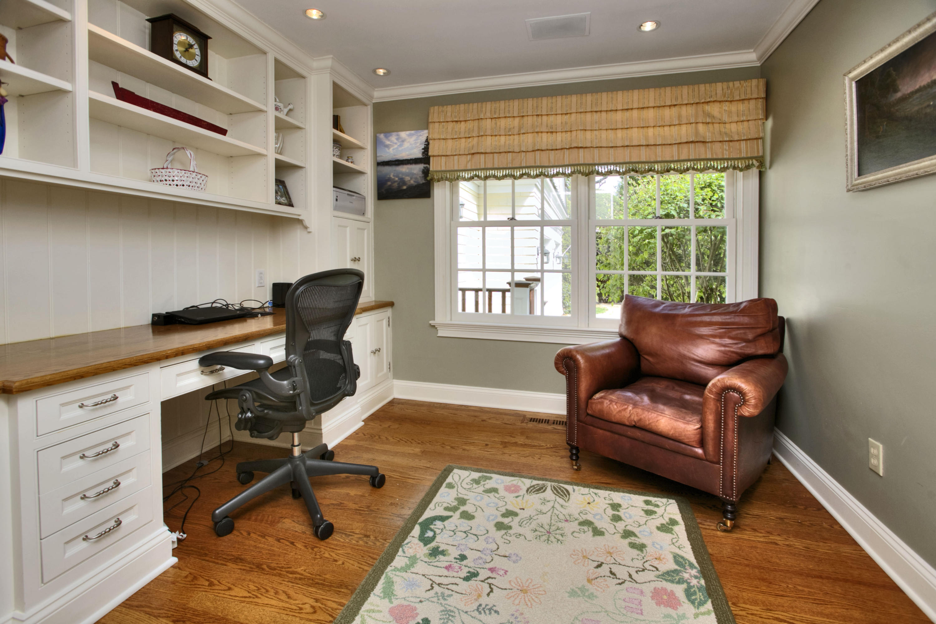 9 Seagate Road Darien, CT 06820 - Photo 25 of 32 a living room with furniture and a window