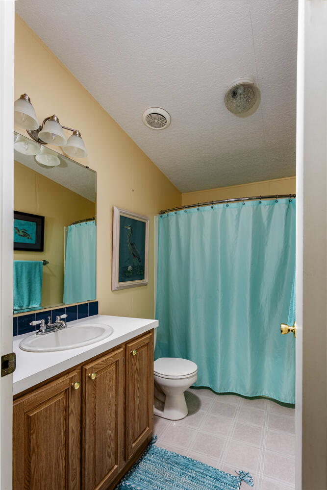 4902 Upper River Road Grants Pass, OR 97526 - Photo 30 of 55 Bath 2