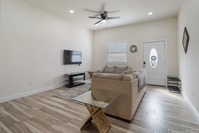 $1,850 | 567 Hummingbird Hill, Canyon Lake, TX 78133