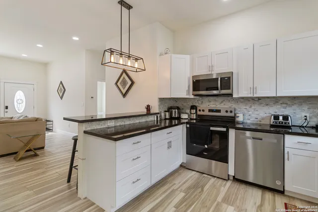 $1,850 | 567 Hummingbird Hill, Canyon Lake, TX 78133