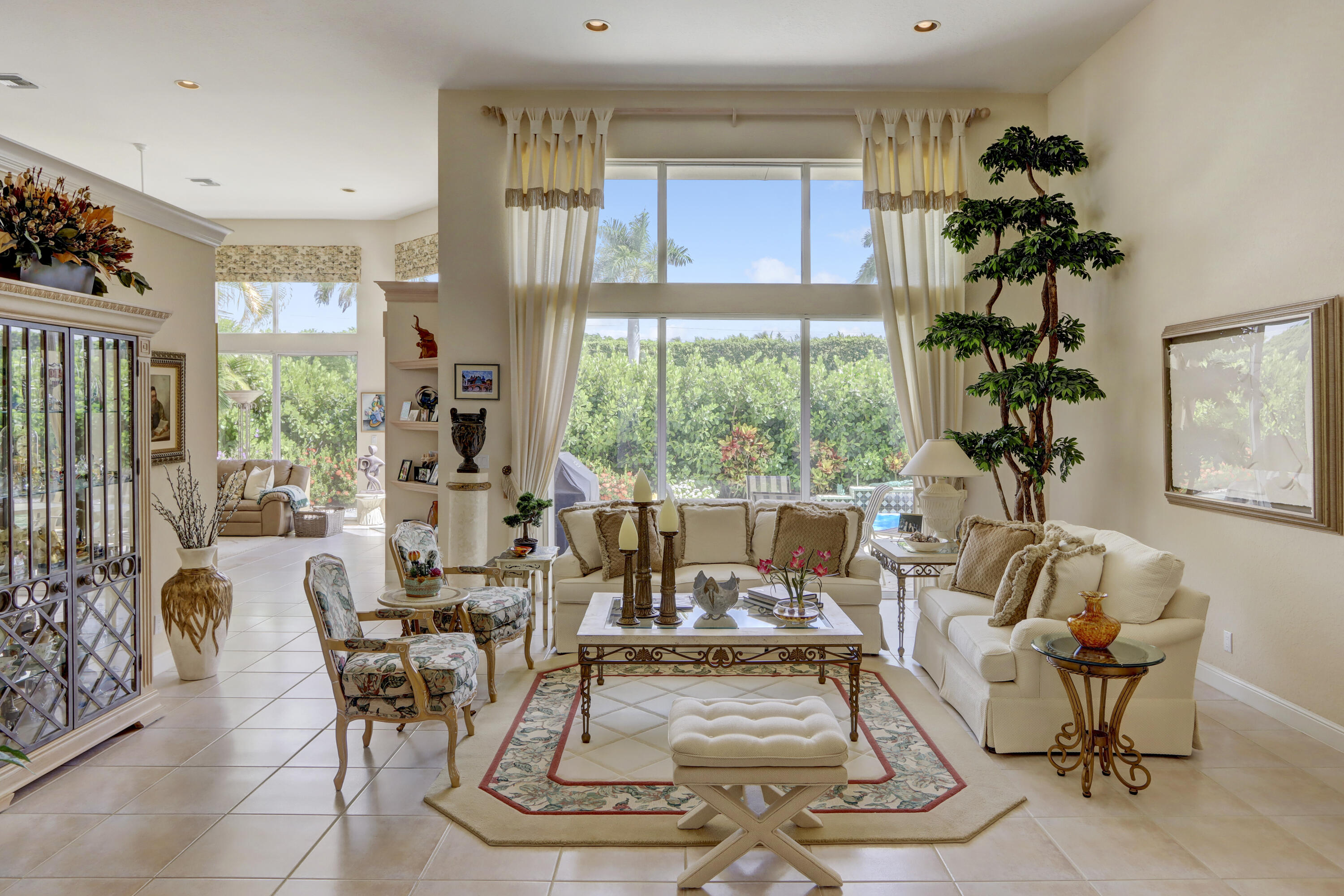 6553 Somerset Circle Boca Raton, FL 33496 - Photo 3 of 22 Living Room