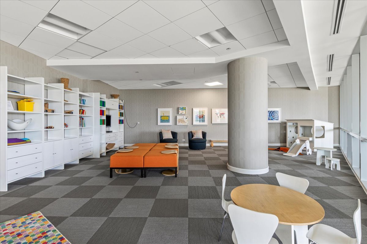 1201 South Prairie Avenue, Unit 403 Chicago, IL 60605 - Photo 16 of 23 a living room with furniture and a table