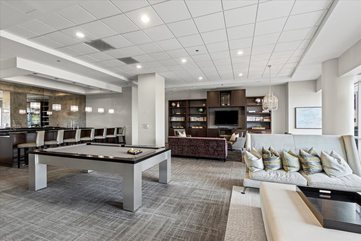 1201 South Prairie Avenue, Unit 403 Chicago, IL 60605 - Photo 19 of 23 a living room with furniture and kitchen view