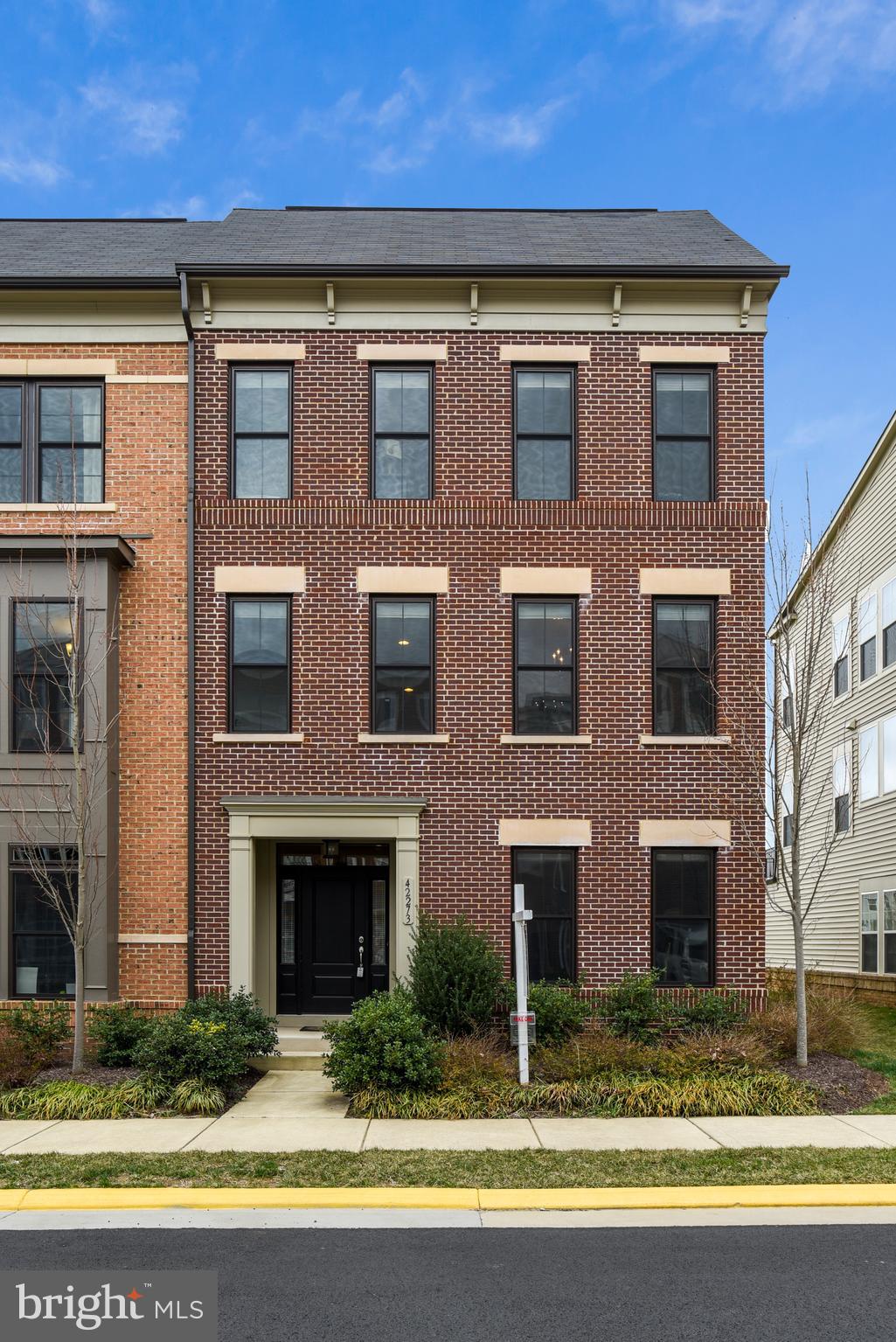 42273 Riggins Ridge Terrace Ashburn, VA 20148 - Photo 2 of 30