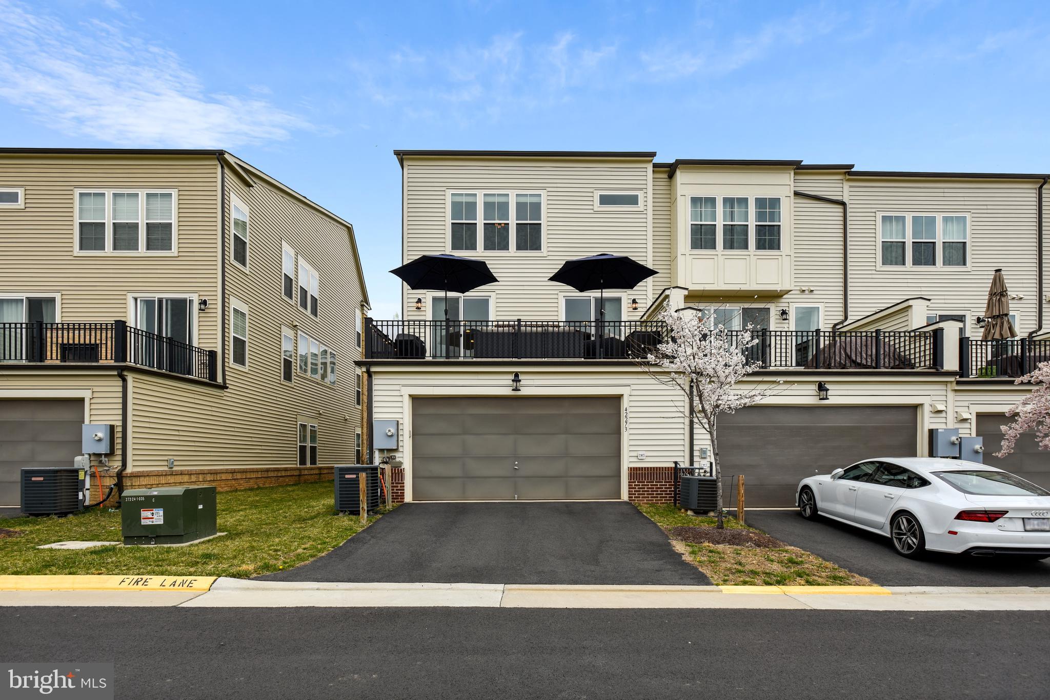 42273 Riggins Ridge Terrace Ashburn, VA 20148 - Photo 29 of 30 Rear Exterior View