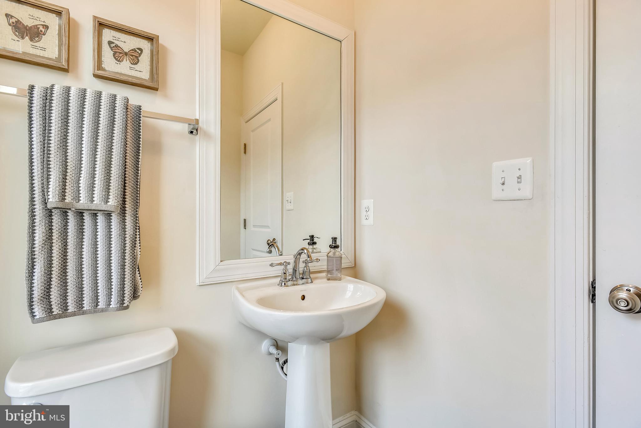 42273 Riggins Ridge Terrace Ashburn, VA 20148 - Photo 8 of 30 Main Level Half Bath