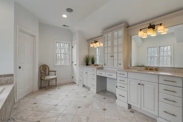 $2,500,000 | 11 Combs Hollow Road, Mendham, NJ 07945