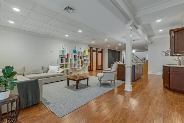 $2,500,000 | 11 Combs Hollow Road, Mendham, NJ 07945