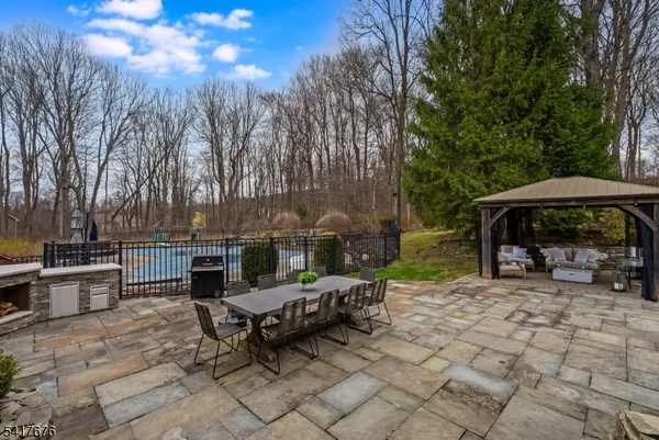 $2,500,000 | 11 Combs Hollow Road, Mendham, NJ 07945