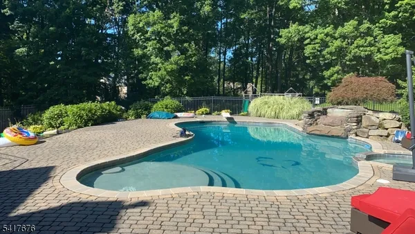 $2,500,000 | 11 Combs Hollow Road, Mendham, NJ 07945