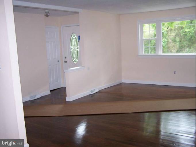 8282 Opal Road Warrenton, VA 20186 - Photo 2 of 14 Living Room