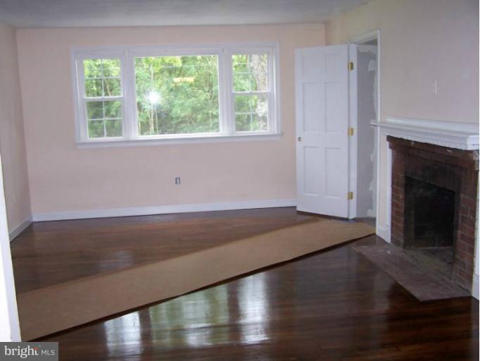 8282 Opal Road Warrenton, VA 20186 - Photo 4 of 14 Living Room