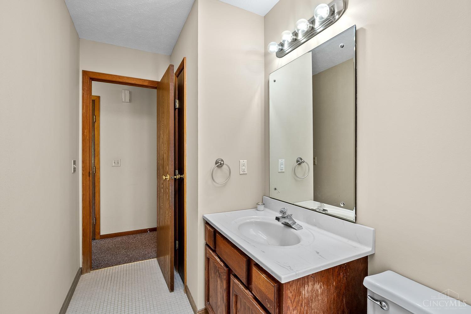 6428 Thompson Road Cincinnati, OH 45247 - Photo 22 of 62