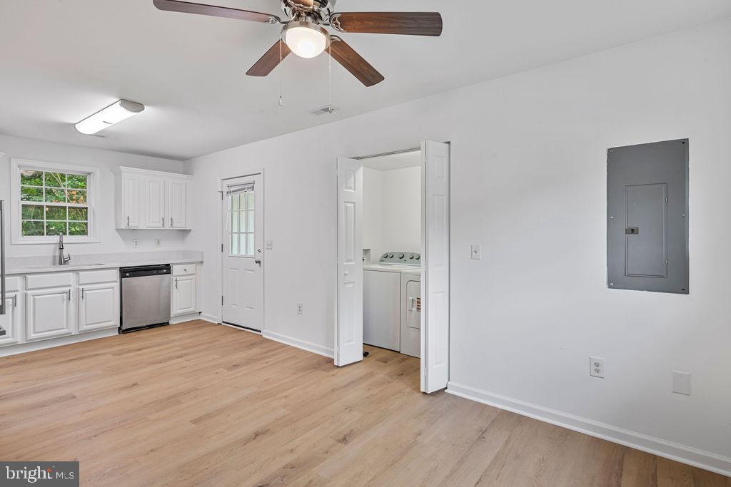 905 Hanover Street Salisbury, MD 21801 - Photo 17 of 40 Bright and airy kitchen with modern finishes.