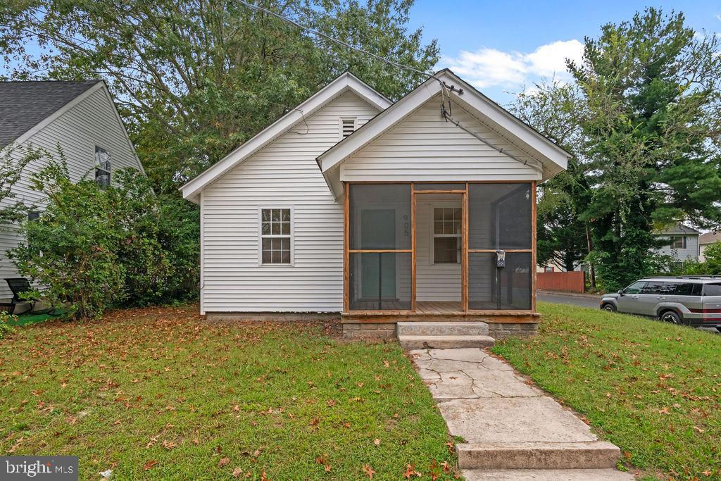 905 Hanover Street Salisbury, MD 21801 - Photo 3 of 40 Charming home with inviting porch and greenery.