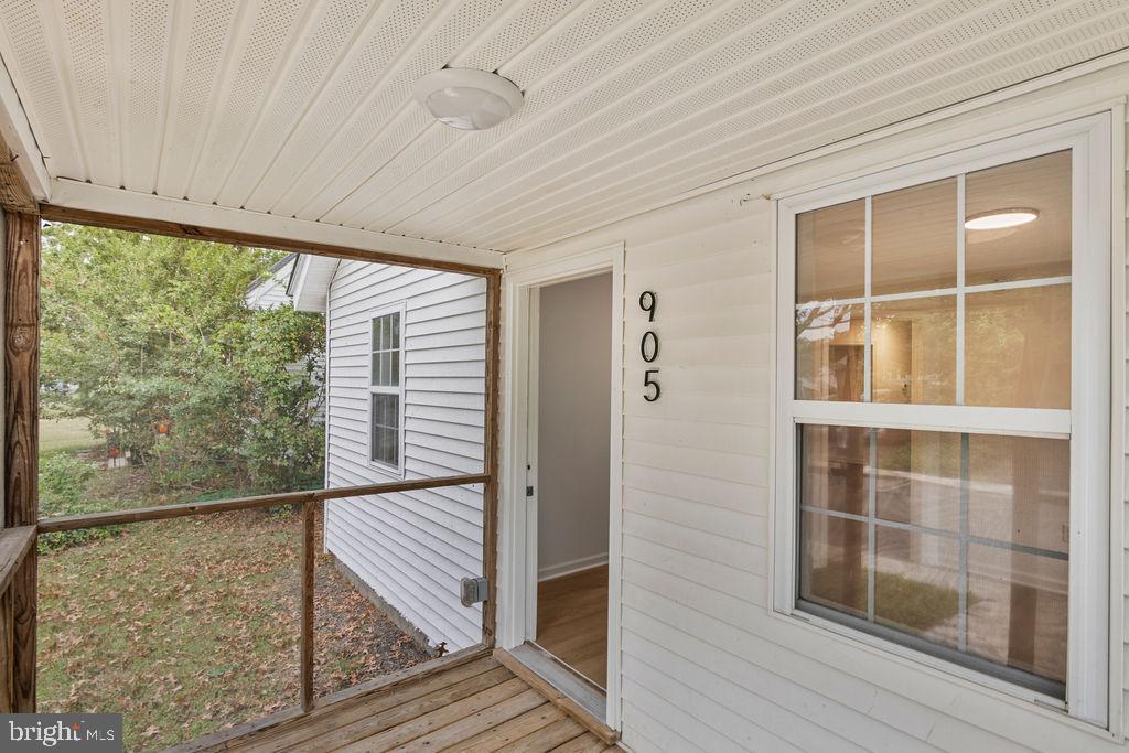 905 Hanover Street Salisbury, MD 21801 - Photo 7 of 40 Charming entryway to a welcoming home.