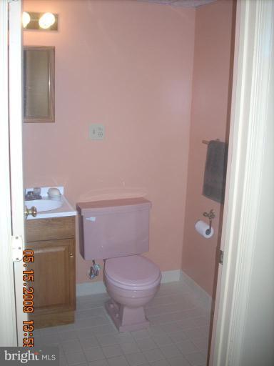 3400 Andover Drive Fairfax, VA 22030 - Photo 16 of 19 a bathroom with a toilet a sink and mirror