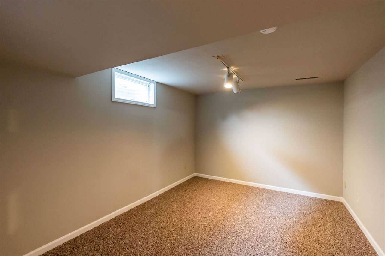 5727 Cimmarron Lane Waterloo, IA 50701 - Photo 23 of 27 Gallery Image 23
