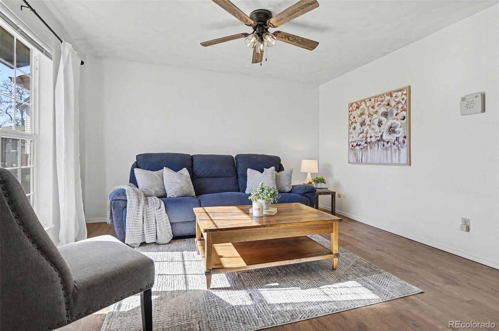 1632 South Rifle Street Aurora, CO 80017 - Photo 6 of 22 a living room with furniture