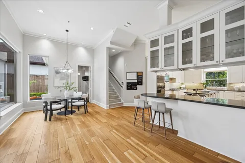 $1,570,000 | 5211 Pocahontas Street, Bellaire, TX 77401