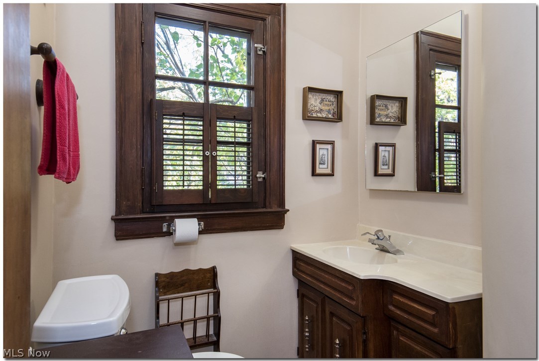 3366 Dorchester Road Cleveland, OH 44120 - Photo 13 of 30
