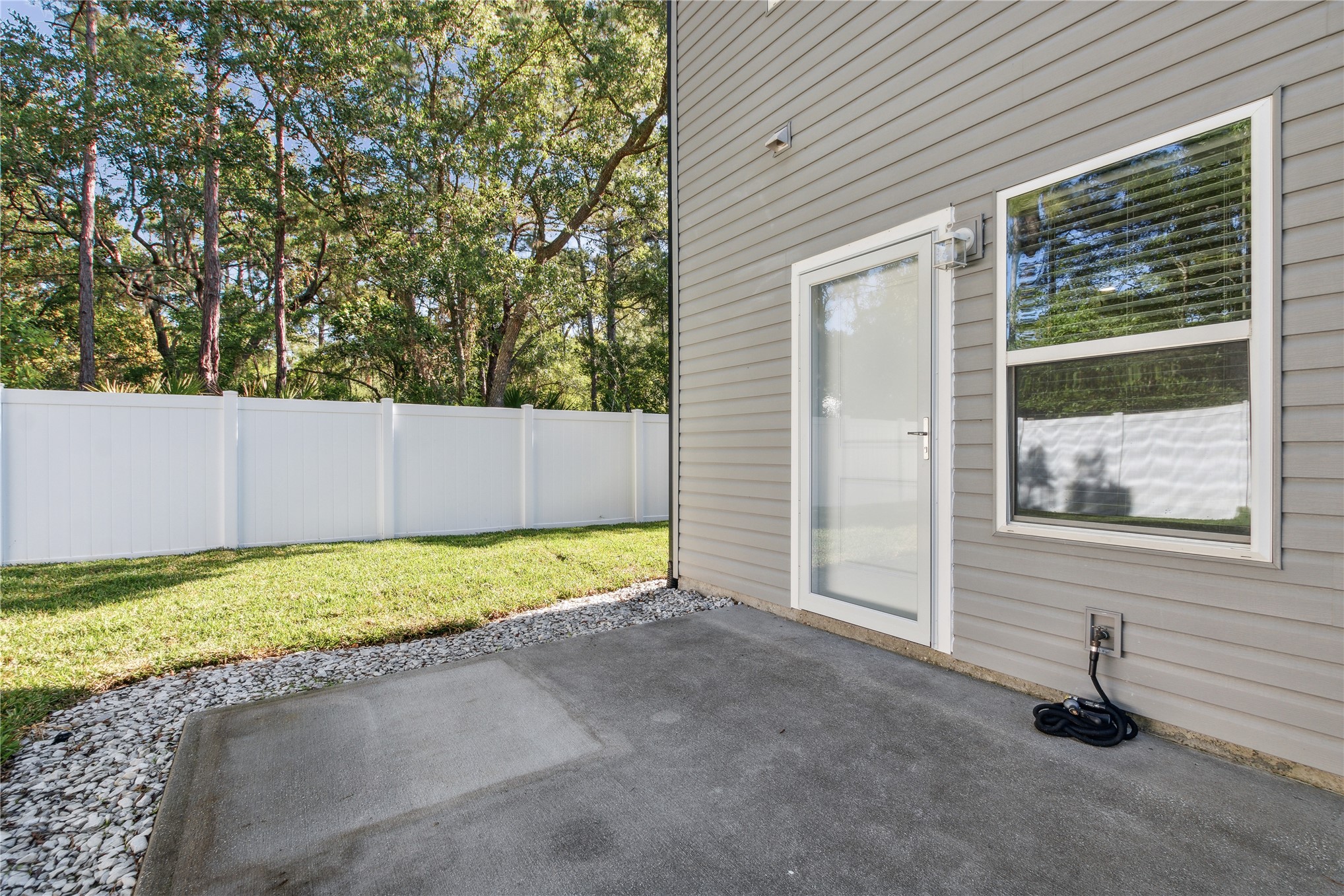 87279 Lents Road Yulee, FL 32097 - Photo 36 of 40 a view of a backyard with plants and a garage