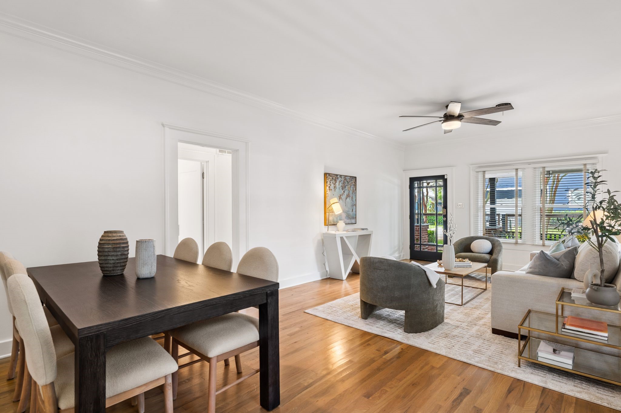 307 East 8th Street Houston, TX 77007 - Photo 35 of 35 Another angle showcasing the open floorplan with living room.