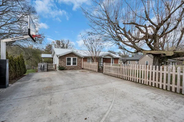 $550,000 | 162 1st Street, Monteagle, TN 37356