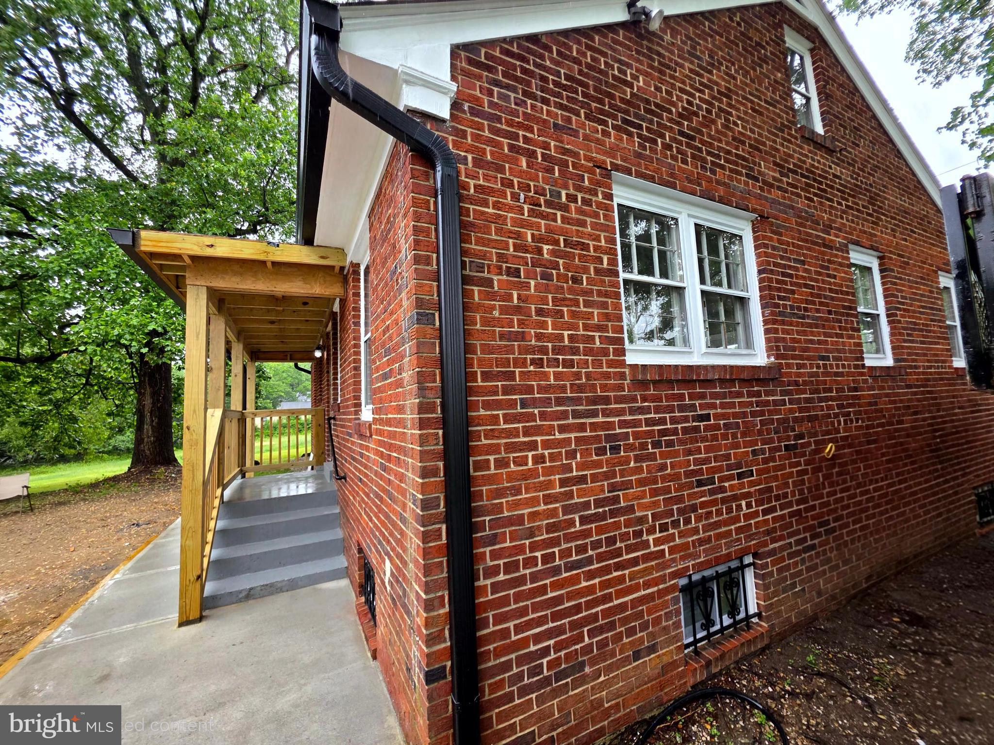 2206 Brinkley Road Fort Washington, MD 20744 - Photo 24 of 78 a front view of a house with a yard