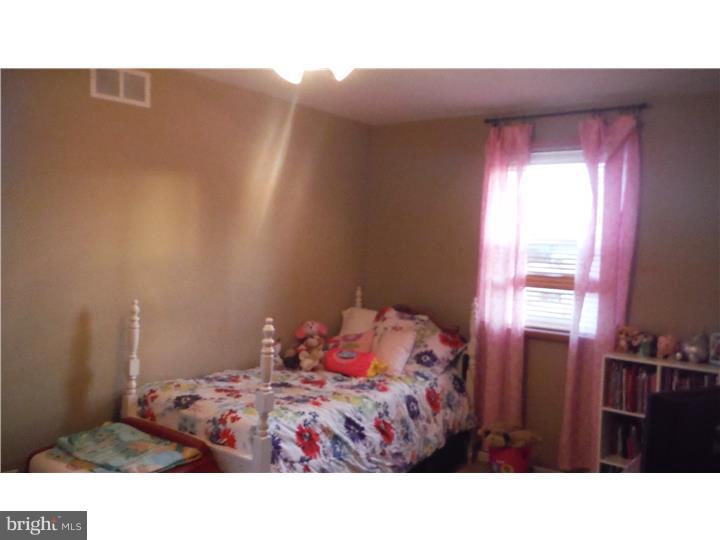 112 Thorndike Road Philadelphia, PA 19115 - Photo 15 of 25
