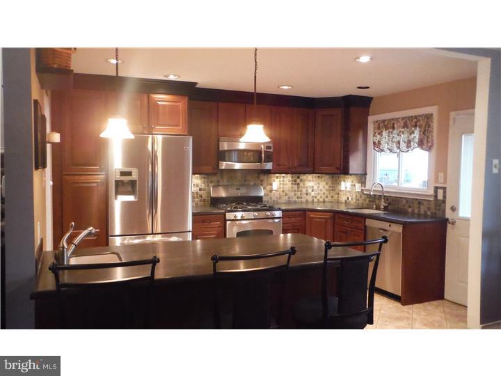 112 Thorndike Road Philadelphia, PA 19115 - Photo 6 of 25 Kitchen