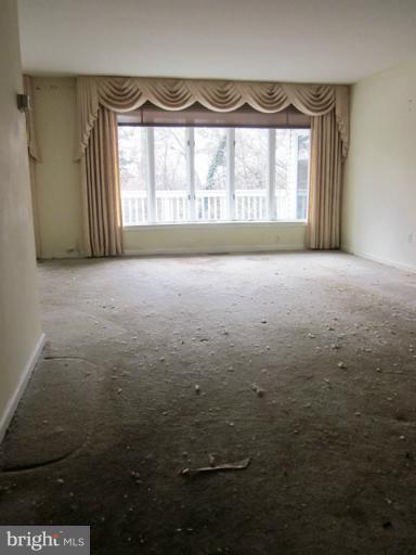 9727 Eustice Road Randallstown, MD 21133 - Photo 14 of 29 Living Room