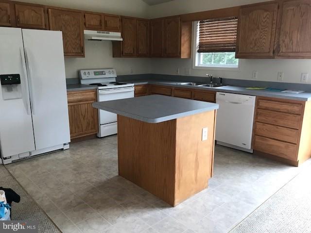57 Trix Court Ranson, WV 25438 - Photo 7 of 23 Kitchen