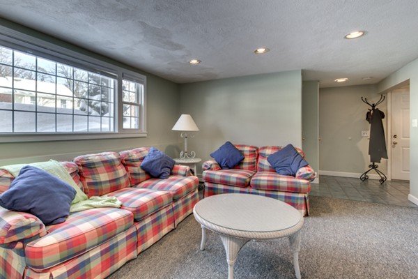 32 Holly Road Reading, MA 01867 - Photo 27 of 30 Gallery Image 27