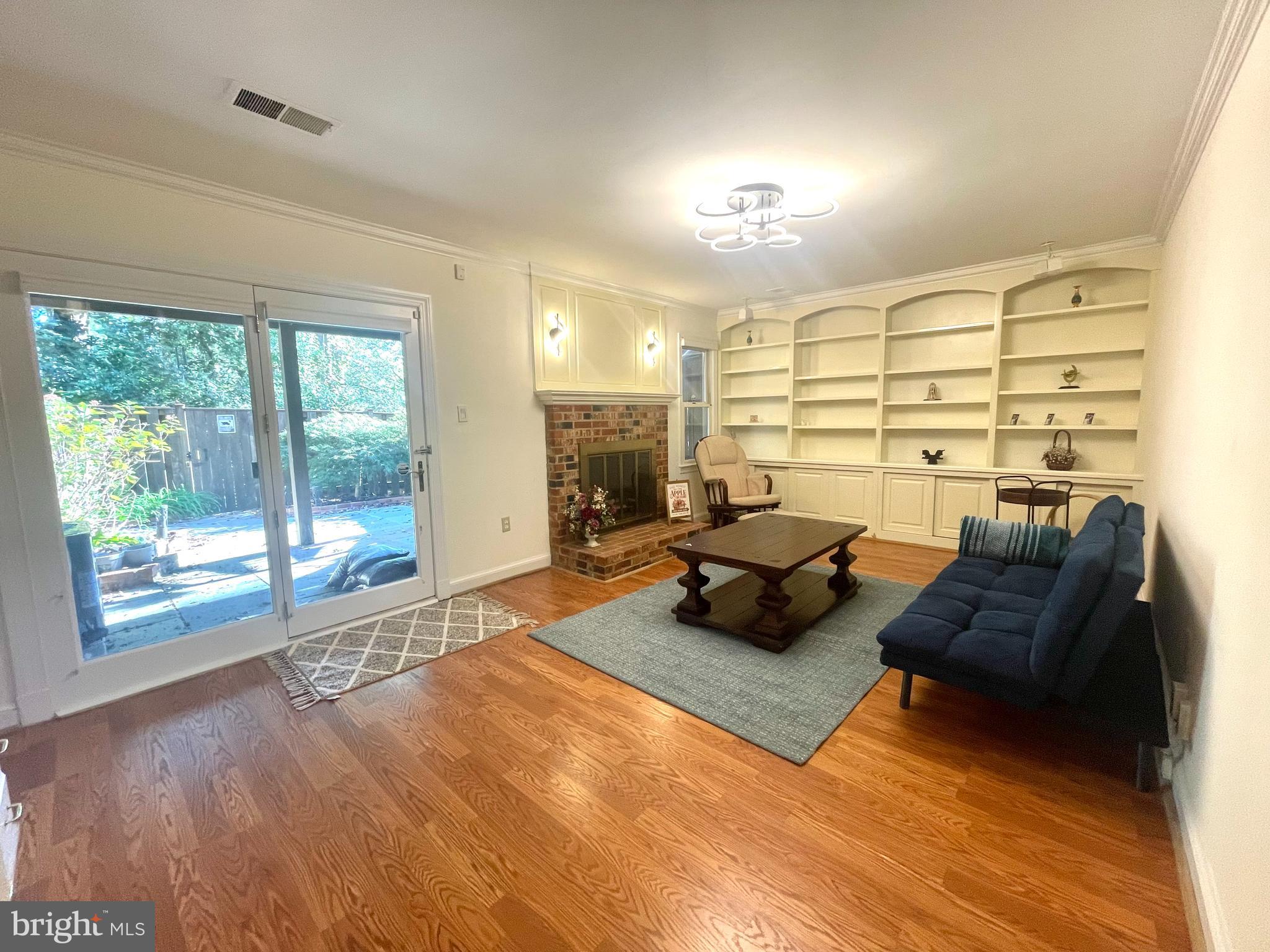 8526 Raglan Road Vienna, VA 22182 - Photo 3 of 8