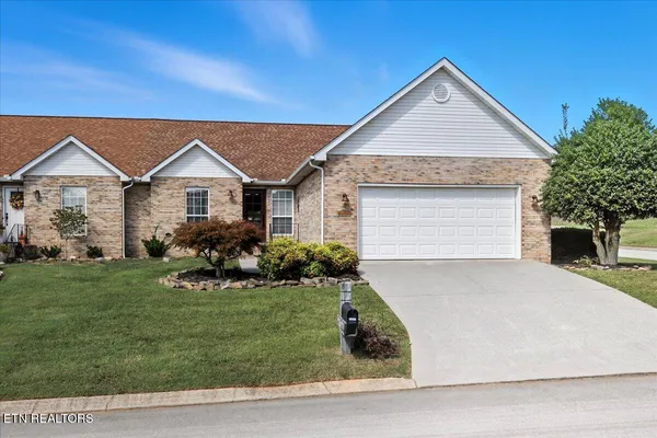 $382,500 | 205 Royal Oaks Drive, Maryville, TN 37801