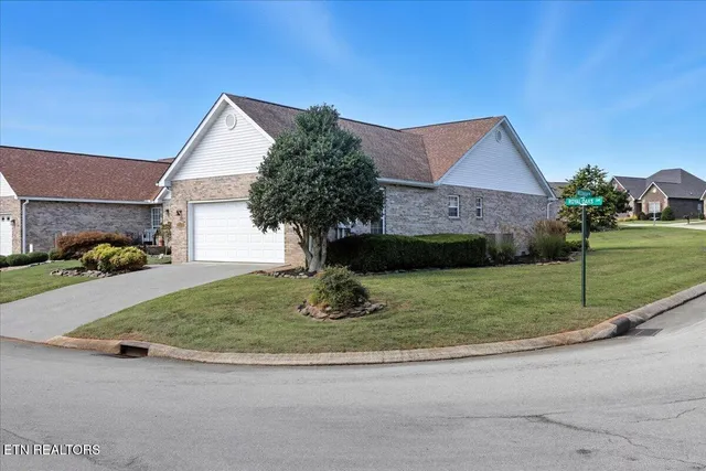 $389,900 | 205 Royal Oaks Drive, Maryville, TN 37801