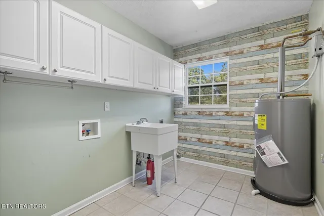 $389,900 | 205 Royal Oaks Drive, Maryville, TN 37801