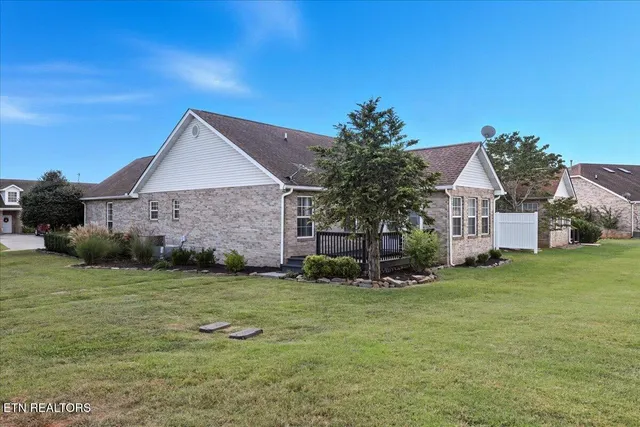 $389,900 | 205 Royal Oaks Drive, Maryville, TN 37801