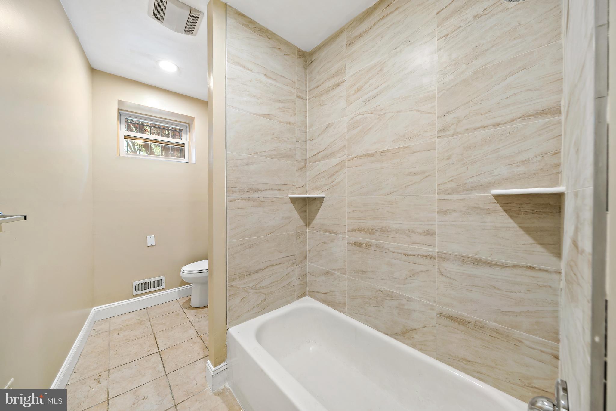 926 East Passyunk Avenue, Unit 1 Philadelphia, PA 19147 - Photo 9 of 19 a bathroom with a bathtub and toilet