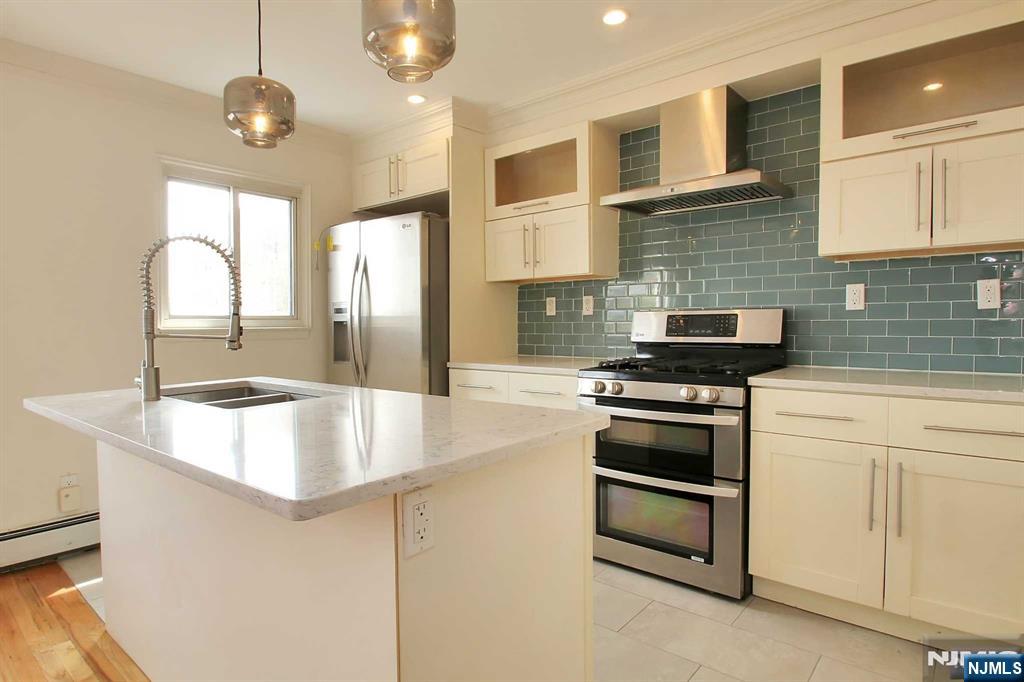 35 A Edgewater Place Edgewater, NJ 07020 - Photo 6 of 23