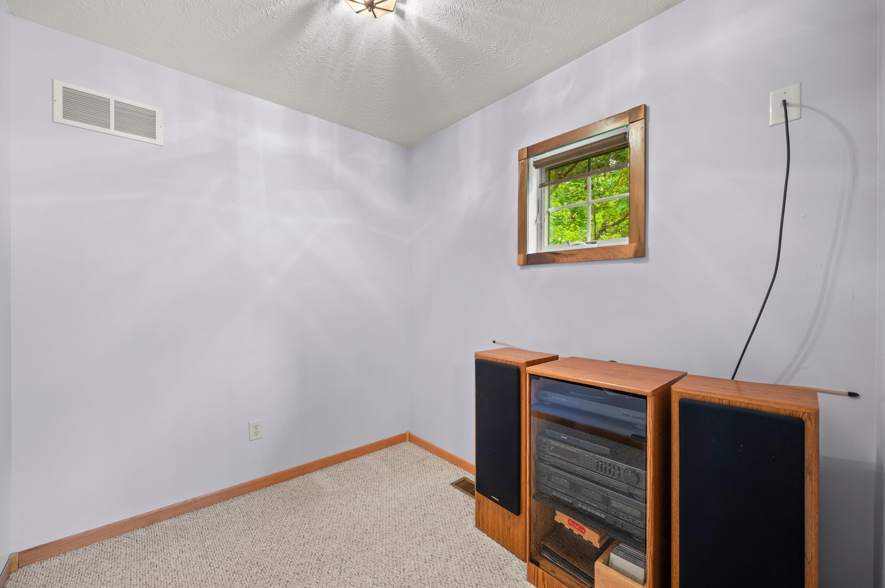 55704 Penn Road Cassopolis, MI 49031 - Photo 26 of 50 Den