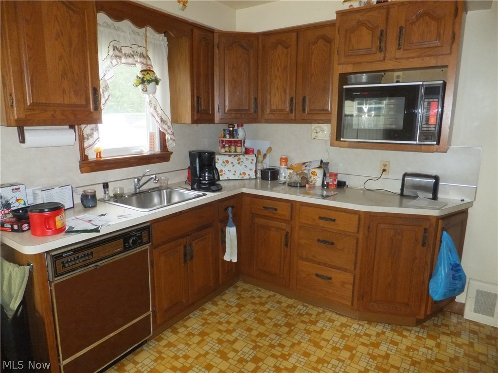 4355 Fulton Road Cleveland, OH 44144 - Photo 4 of 22 Gallery Image 4