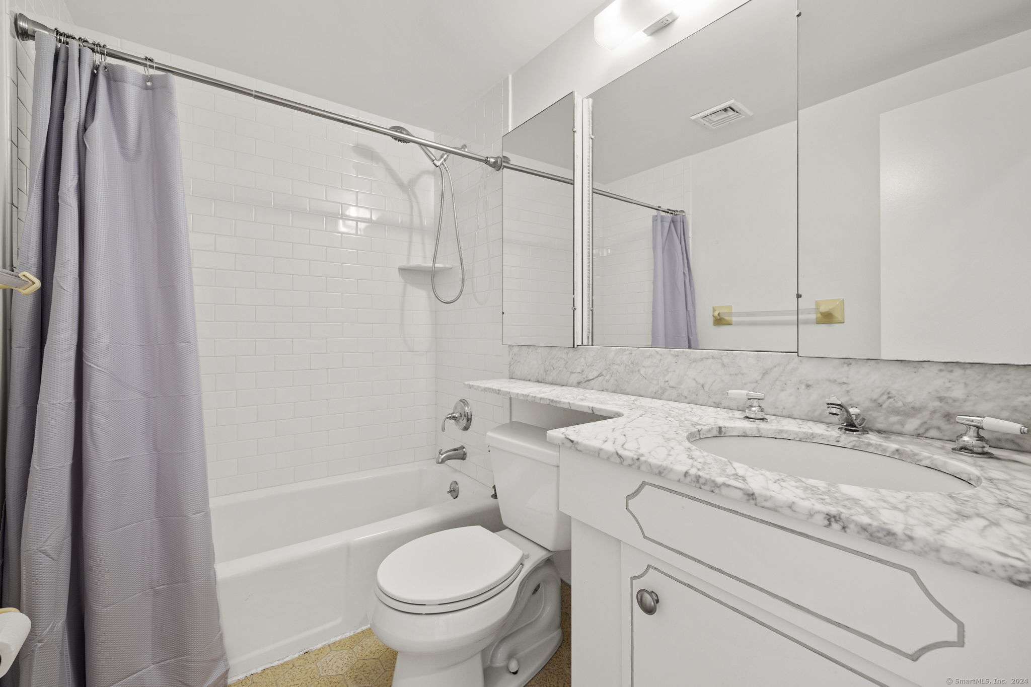 1153 Stratfield Road, Unit 1153 Fairfield, CT 06825 - Photo 7 of 18 Private primary bathroom
