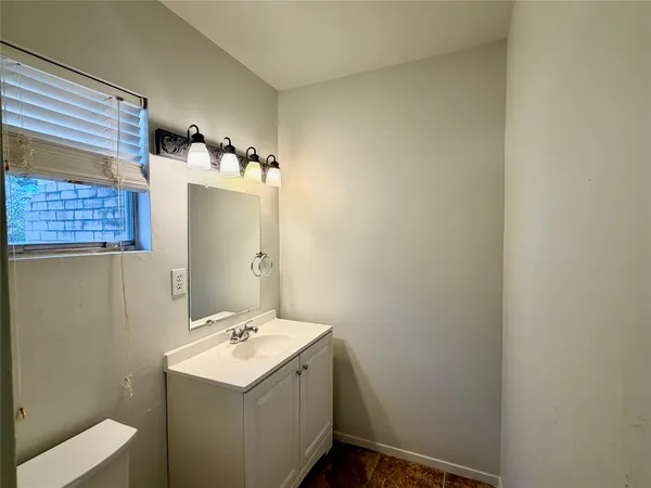 $2,200 | 17501 Ranch To Market Road 150, Driftwood, TX 78619