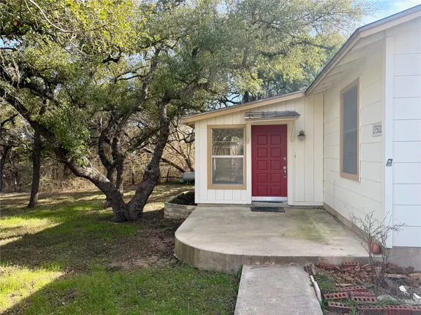 $2,200 | 17501 Ranch To Market Road 150, Driftwood, TX 78619